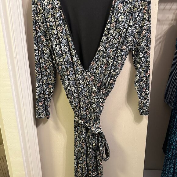 Loft Floral Wrap Dress, L. Soft & Comfortable - Picture 3 of 8